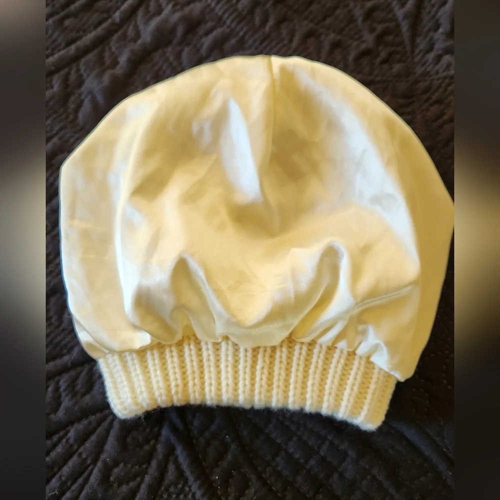 Satin lined knit beanie ivory‎